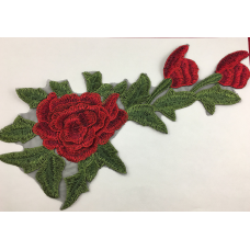 Троянда з двома бутонами