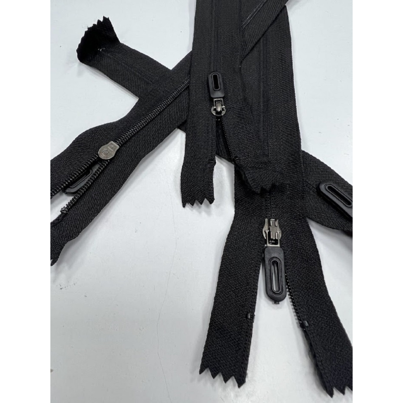 Блискавка зворотна спіральна тип 3 мм (18 см) бігунок лаковий