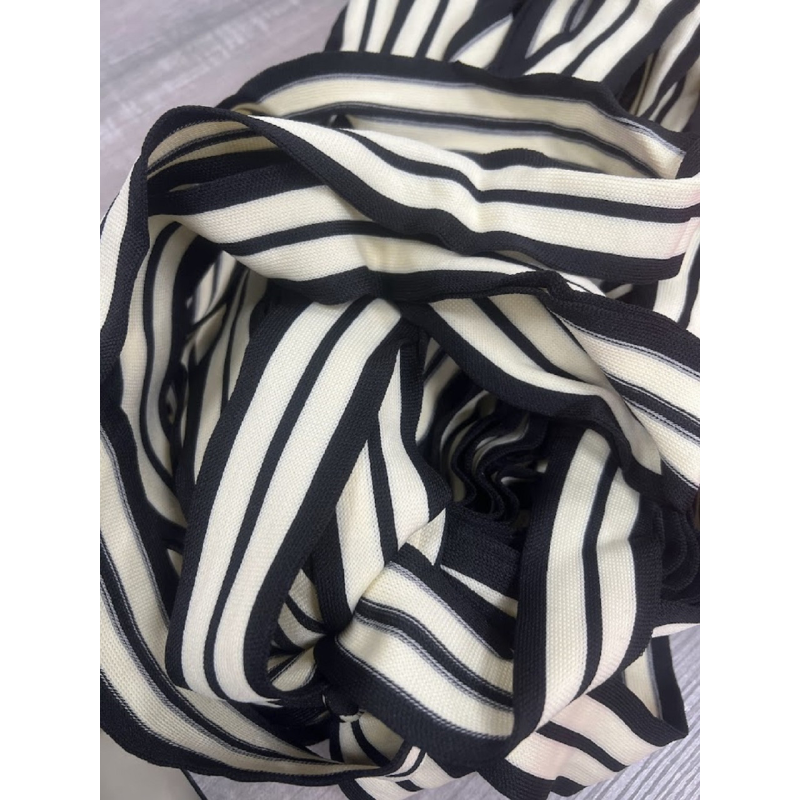 Лампасна тасьма 4 см чорна з 2 молочними смужками 50 м у бобіні